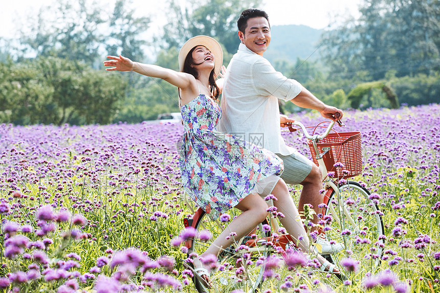 【海外诗译】精品双语朗诵《春天里》作者|婉晴、英译|Gerry Spoors、审译&朗诵|薇薇(图5)