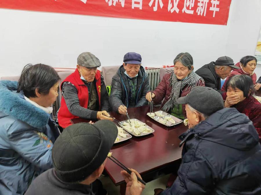 敬老情浓暖寒冬 飘香水饺迎新年（图4）