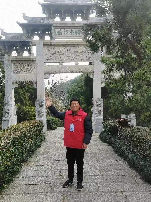 牌坊下的蜡梅花,作者周智敏
