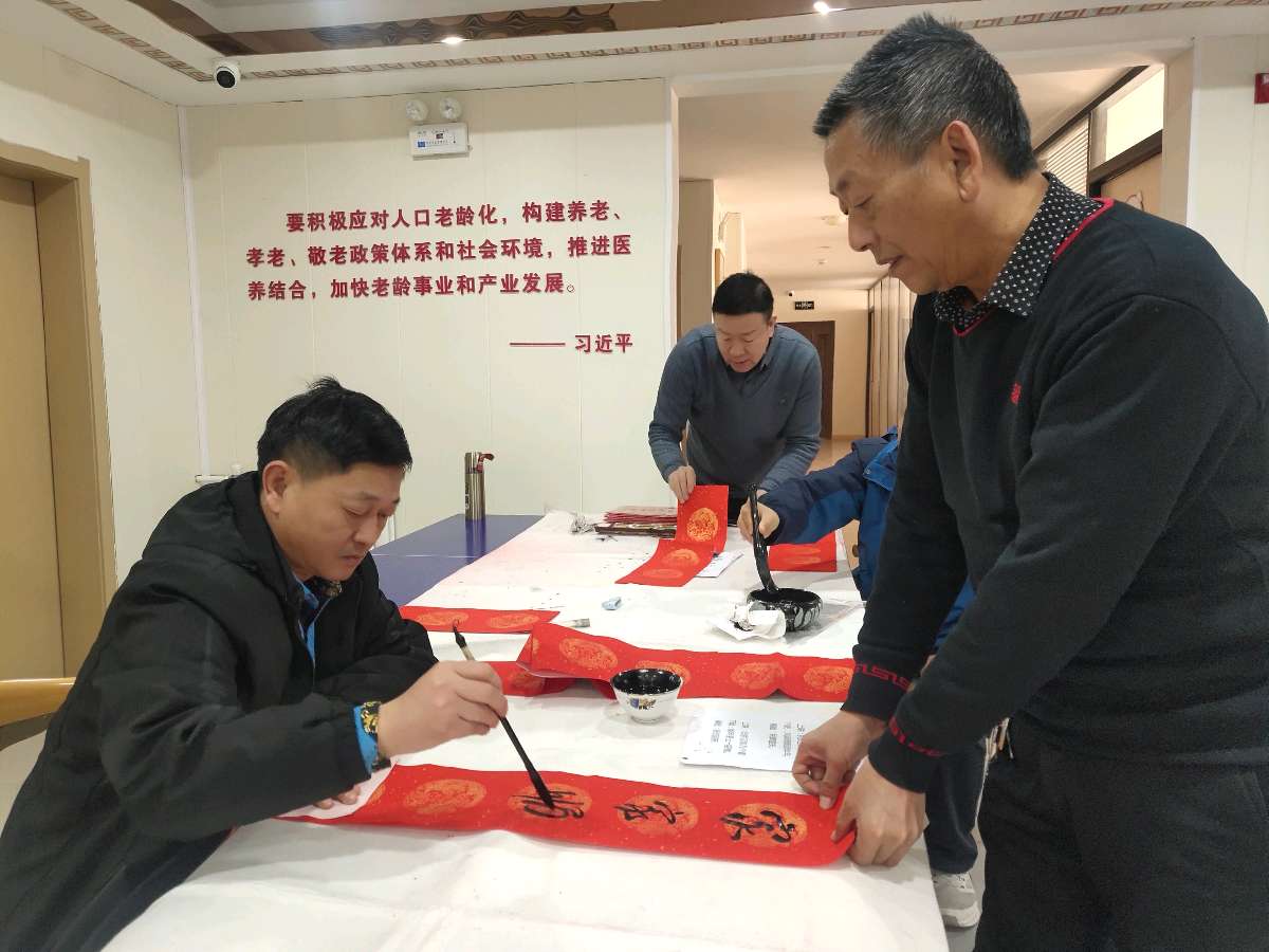 文魁传韵奏华章 金龙腾飞士气扬 洪恩般若书苑书画家进社区义写春联（图8）