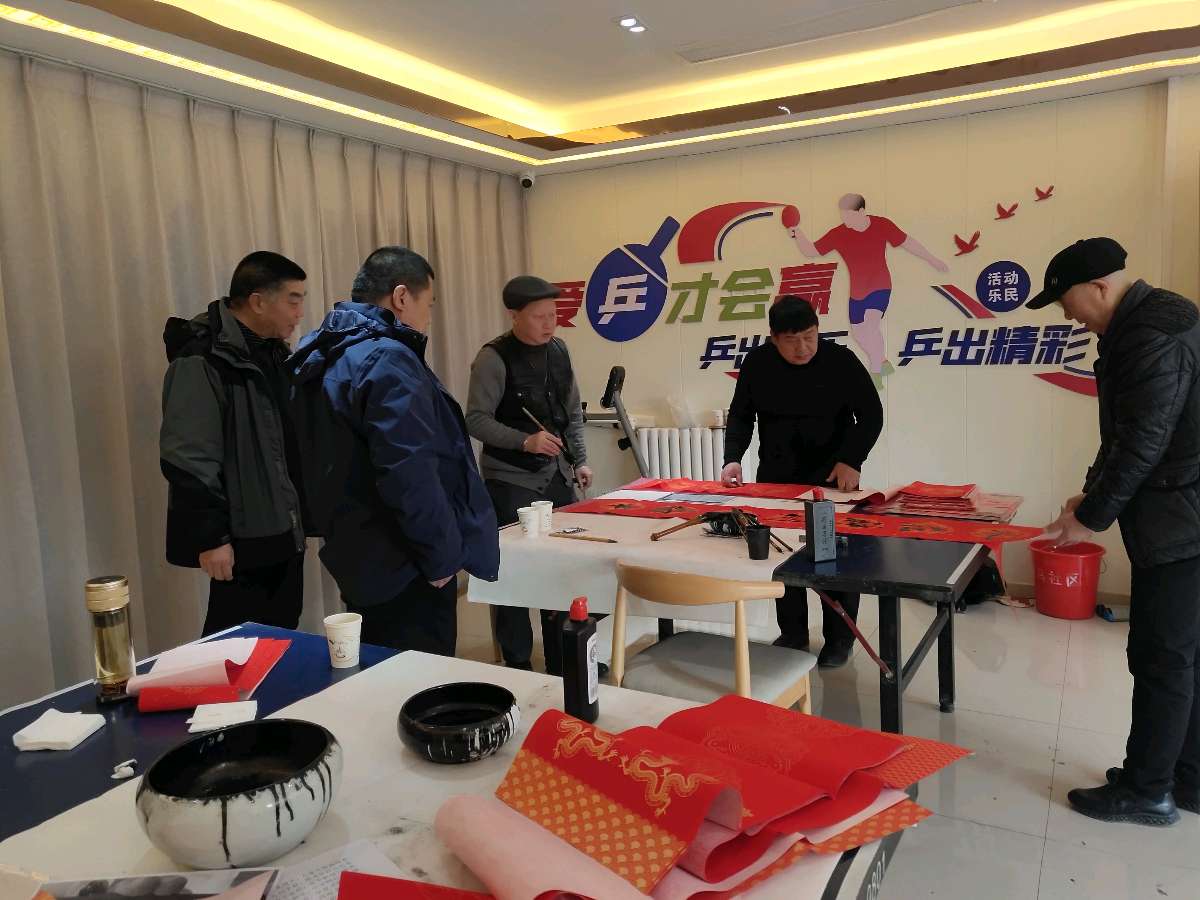 文魁传韵奏华章 金龙腾飞士气扬 洪恩般若书苑书画家进社区义写春联（图16）
