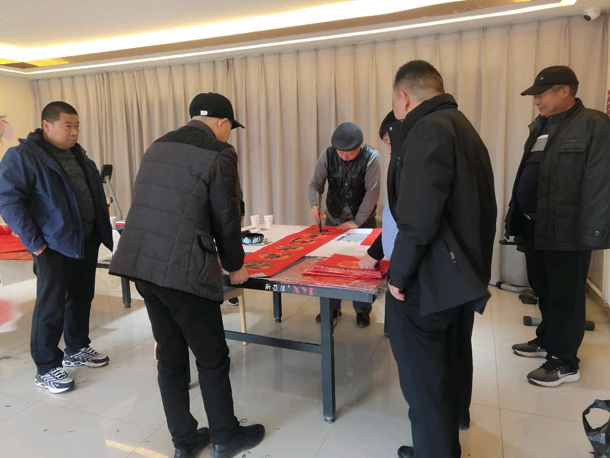 文魁传韵奏华章 金龙腾飞士气扬 洪恩般若书苑书画家进社区义写春联（图17）