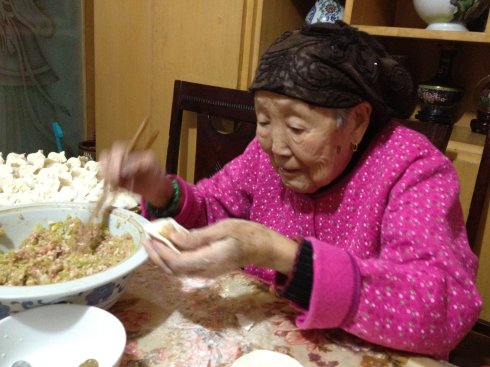 七绝·八旬老妈包饺子（文/张华兴）……莲叶之珠文学社