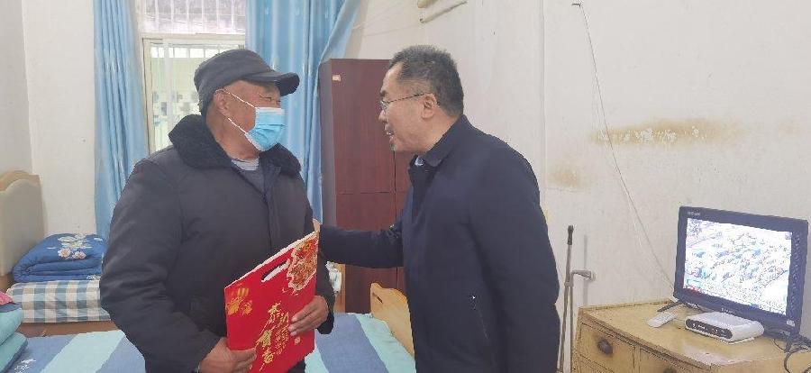 山阳县县长李凌云开展春节前走访慰问活动(图2)