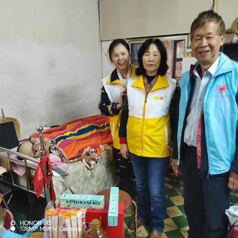 坚持探访十六载 志愿服务送温暖