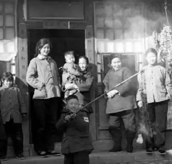七律 忆儿时过年 十二首 文/杨振国（北京）京津沪头条