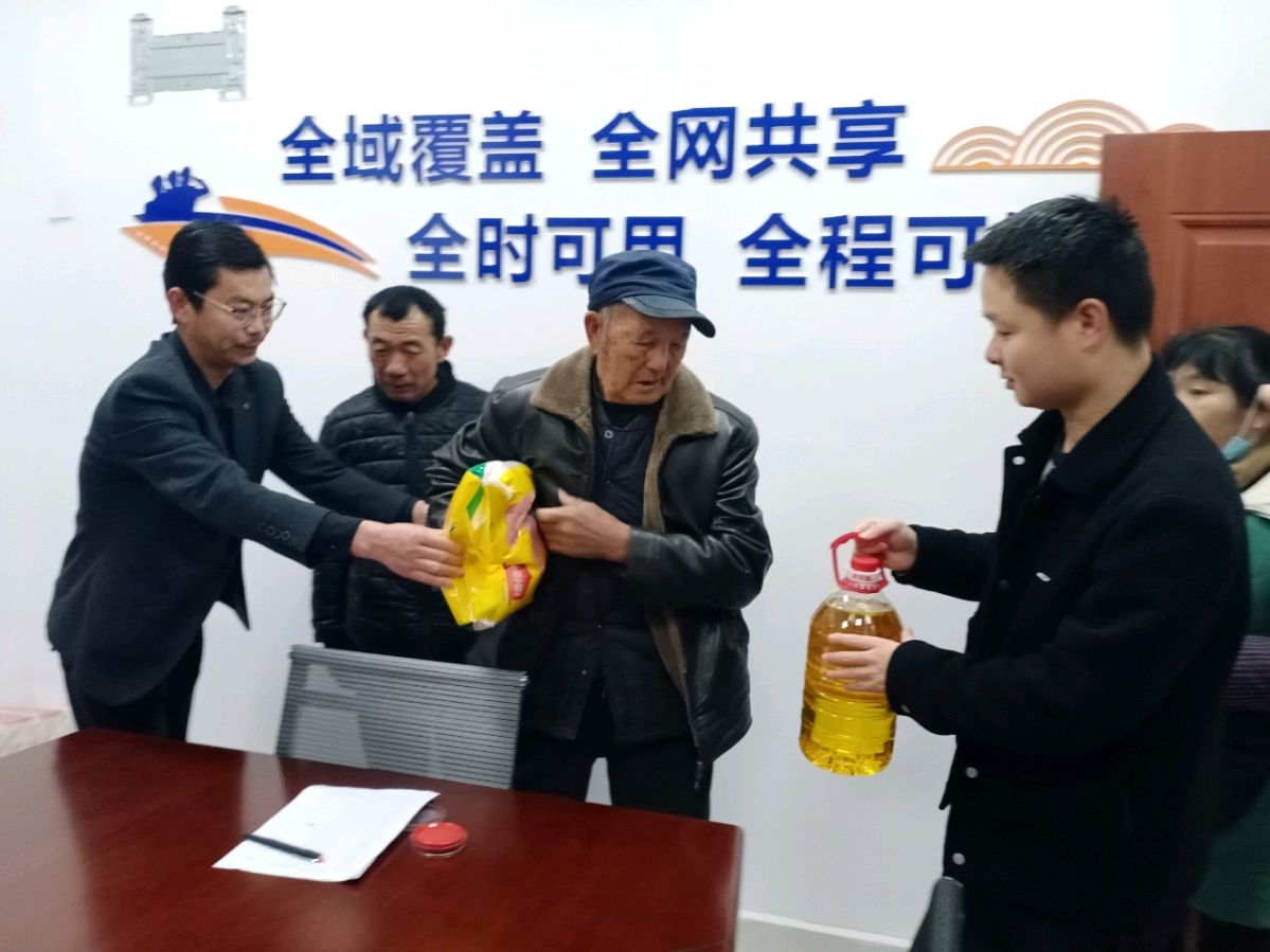 湖北武穴市田镇上郭社区：为351位老人发放补贴及体检吃饺子暖民心（图6）