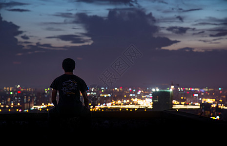 【中国长江文学社】《夜晚抵达一座城》作者 吕忠泽//主播 玉露//编辑 岁月静好 第7577期（图6）
