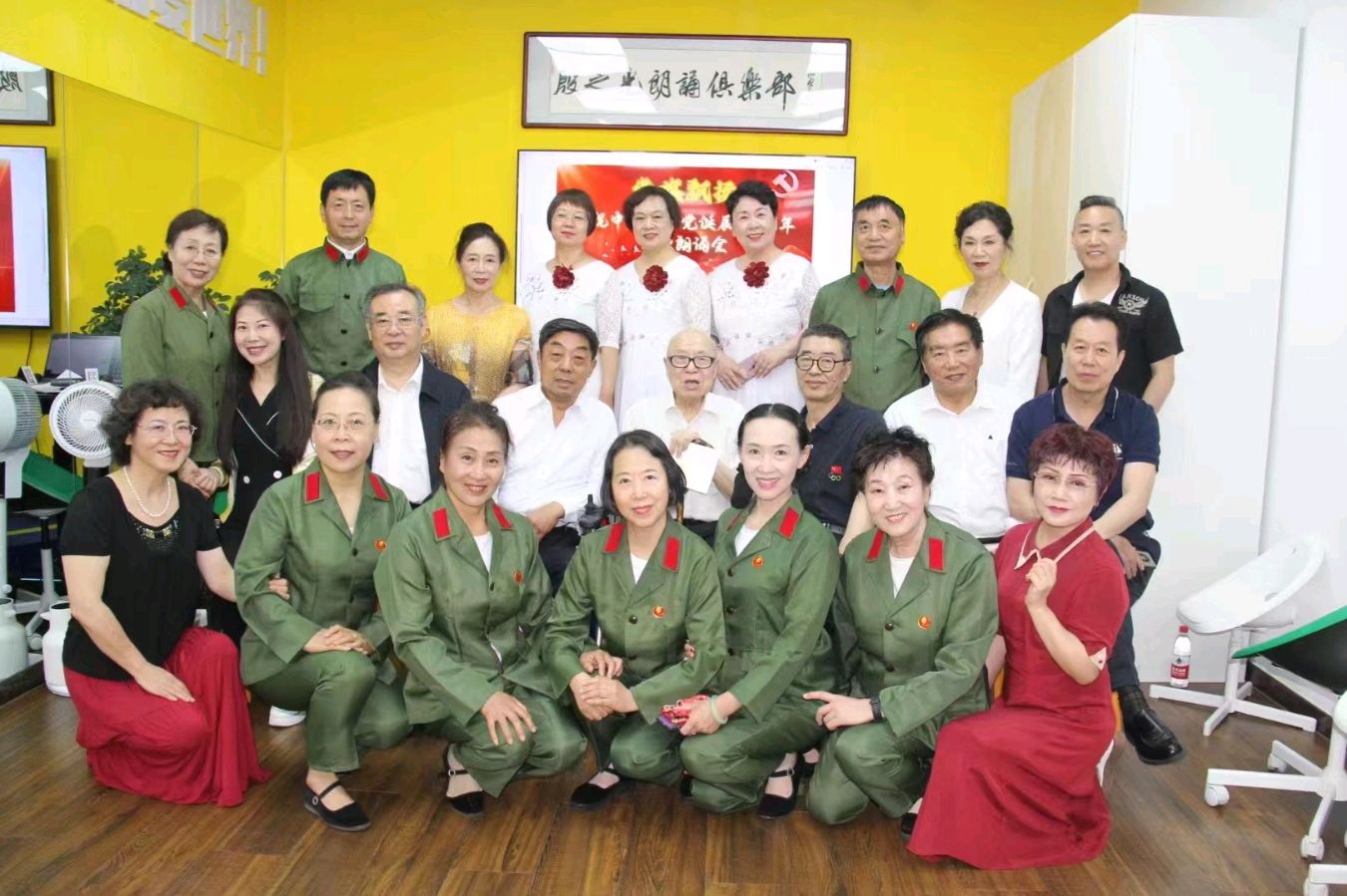 芳华朗诵 ‖【给祖国拜年】作者/刘伙力 合诵芳华朗诵艺术团 李士光 魏娟 小玉 刘长春 弘华 春华（图18）