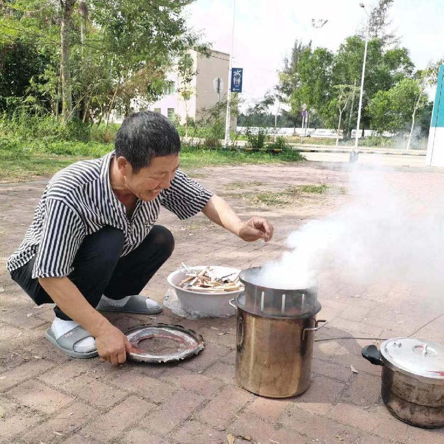 贾远朝《三个轮的房车》播/玉华（图4）