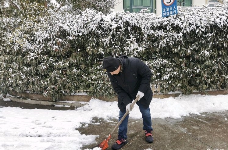 暴雪抵汉！天顺老兵服务志愿团：“带一脚”撒下一路温馨播下一路阳光（图3）
