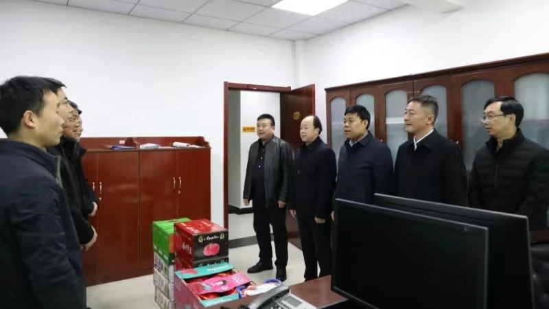 县上领导看望慰问春节坚守岗位一线工作人员