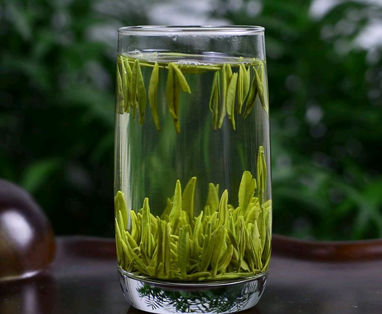东方书剑的《七绝 咏茶》