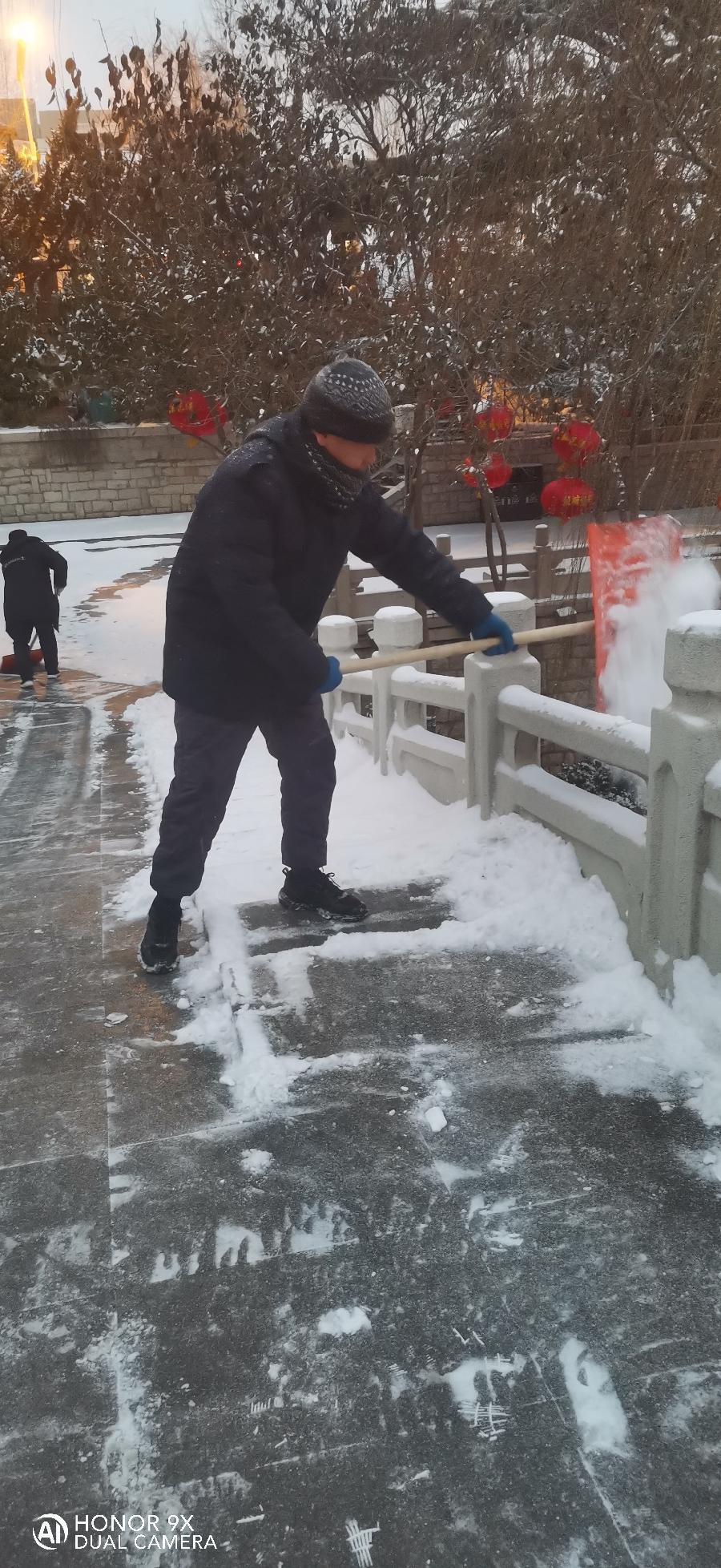 中土安保连夜除雪，全力保障项目安全（图5）