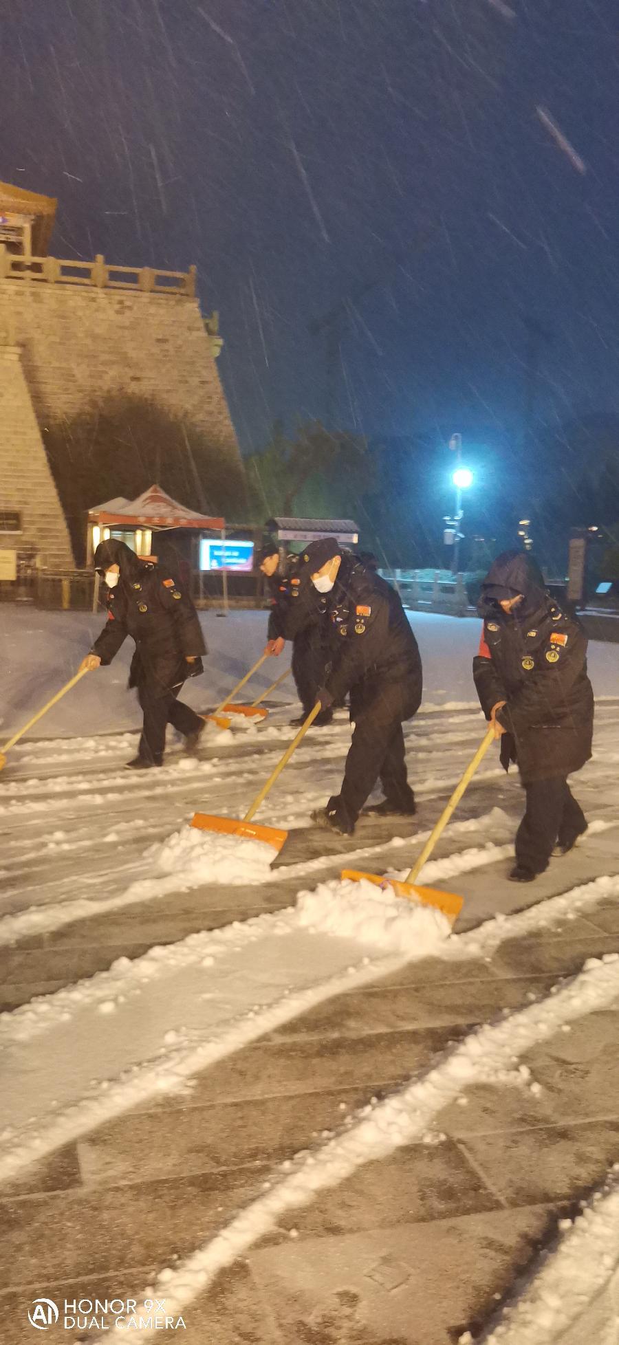 中土安保连夜除雪，全力保障项目安全（图11）