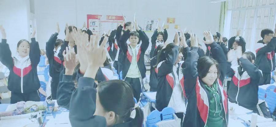 丰湖教育线上论坛(11)梁晶晶、王朝怀等:教师的“退”,成就学生的“进” ——勐腊一中高二334班“三标课堂”阶段性报告(图3)