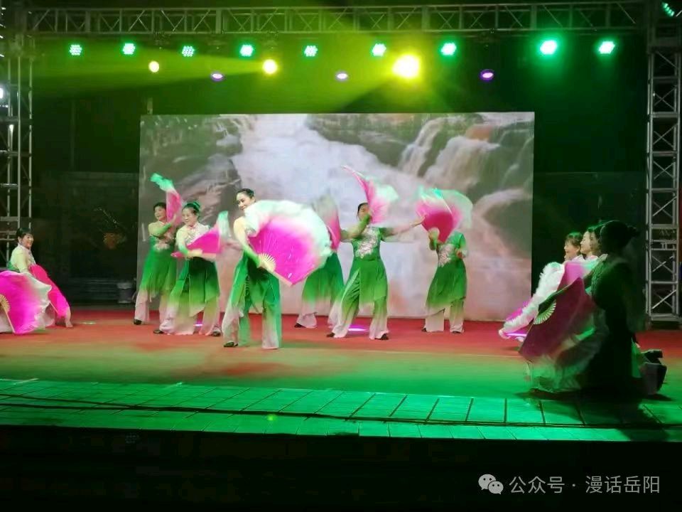 《湖南省岳阳市湖畔新村小区龙腾盛世闹新春篝火晚会圆满成功！》8831期～新京都文艺（图7）