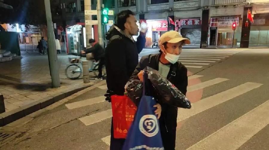 飘泊十四年 羊城喜团聚(图4)