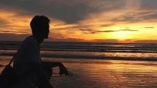 《喜欢独处》作者/主播/心如大海 审核/李苹 音频制作/水慕年华 主编/胡琴
