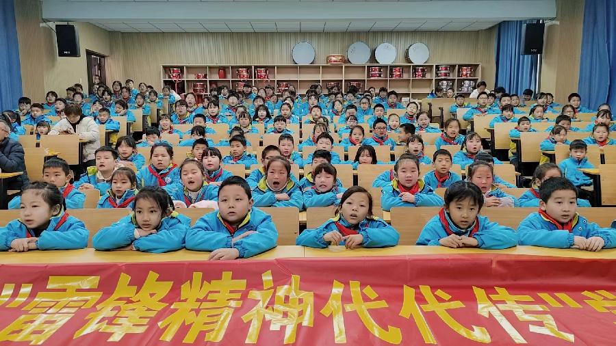 唱《学习雷锋好榜样》 (2) 唱《学习雷锋好榜样》 (2)