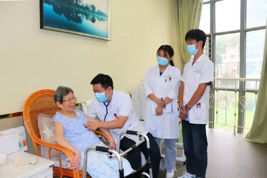 【今音文学与评论】作家胡晶清散文《军花泪绝》评论：人生如棋，落子无悔（图4）