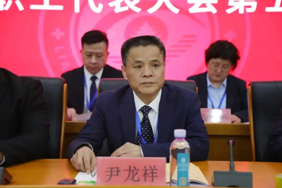 奋楫扬帆 再启新程——市眼科医院职工代表大会成功召开（图3）