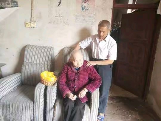 《现代著名诗人创作'为母亲梳头'》作者:回泉山人。朗读书:岁月静好。[中国现代诗歌文化传媒]（图5）