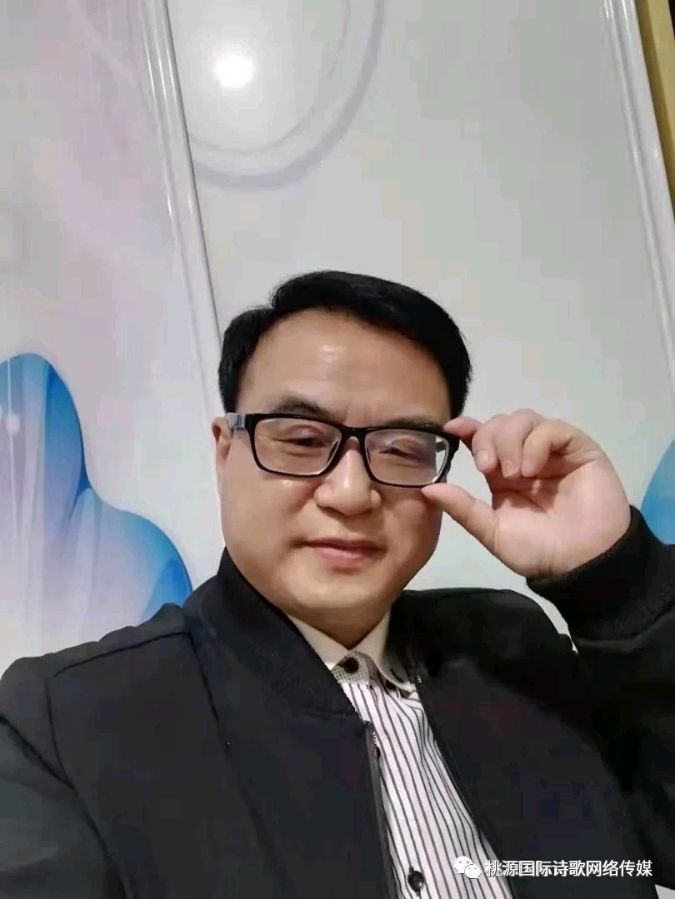《鱼 想遇上渔作者:龙开白》【主播:青青草】【桃源国际诗歌文化传媒】用声音传递温暖以诵读致敬人生♬（图9）
