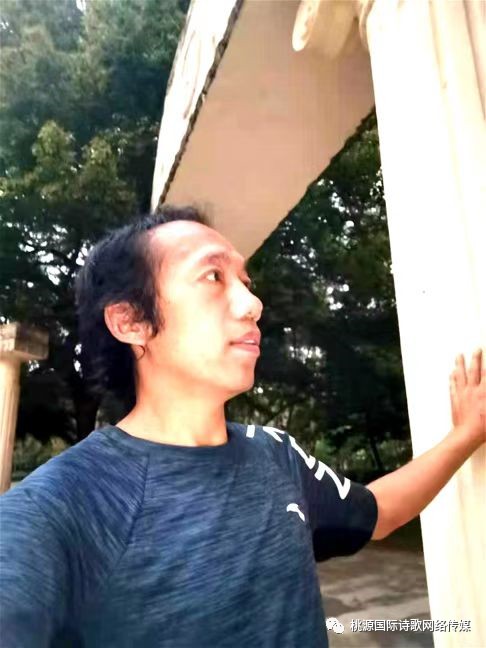 《三月的月亮》作者:黑子【主播:青苗】【桃源国际诗歌文化传媒】用声音传递温暖以诵读致敬人生♬（图9）