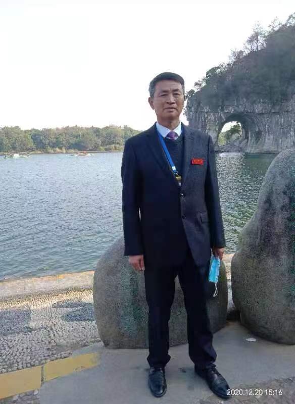 七绝-咏黄镇成(组合)诗||白小文(图29)