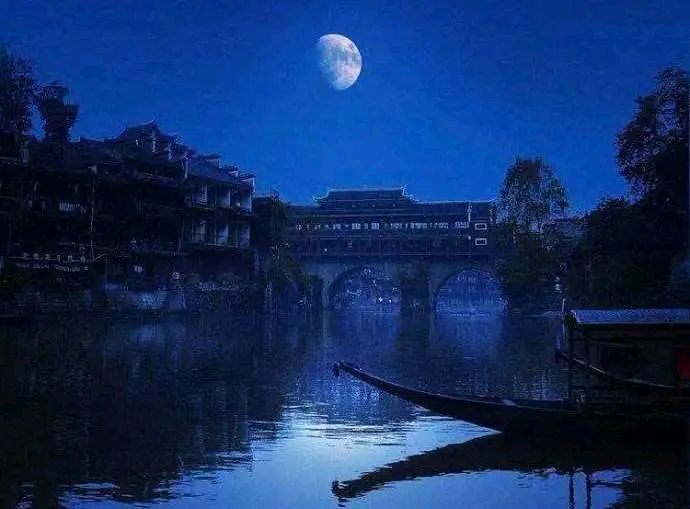 【中国长江文学社】《春夜》作者 赵淑梅//主播 福音 //编辑 岁月静好 第8134期（图5）