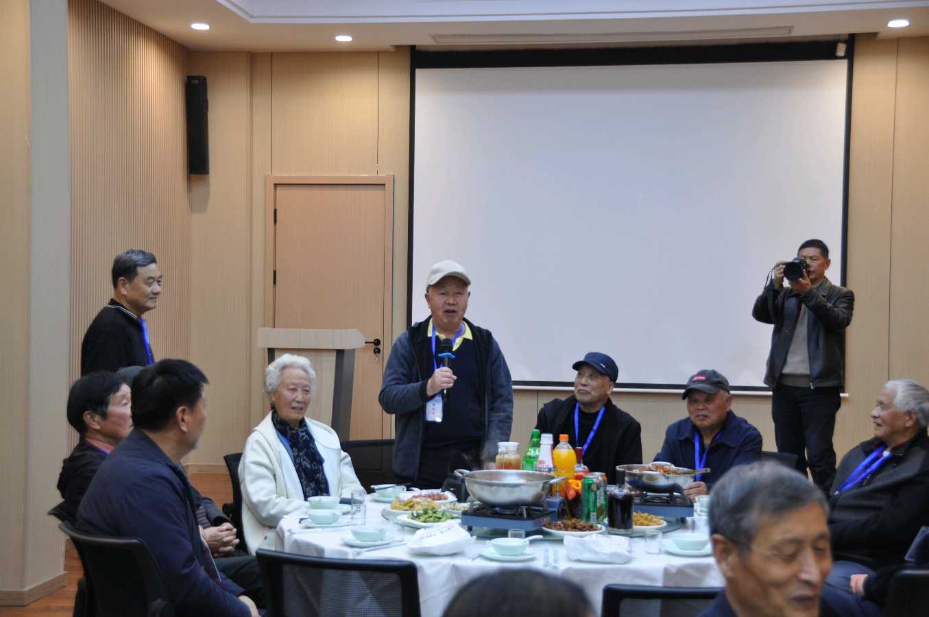 七律.赞铁11师汽车营营部战友聚会 作者/卓顺贵(图9)