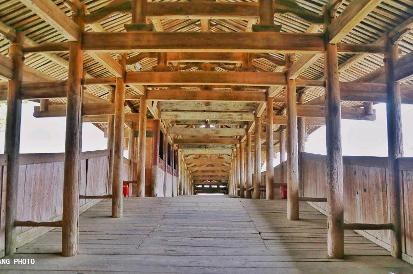 【七律、木拱风雨廊桥美】（去声十八啸）《龙风红二系学院、北方三区、12030三分院、学员：创作诗人：作者/罗定友～学号：LF12-BF030-015》网络收集歌曲/搞笑演唱/小伙子/｛希望我身上开出美丽的格桑花｝（图7）