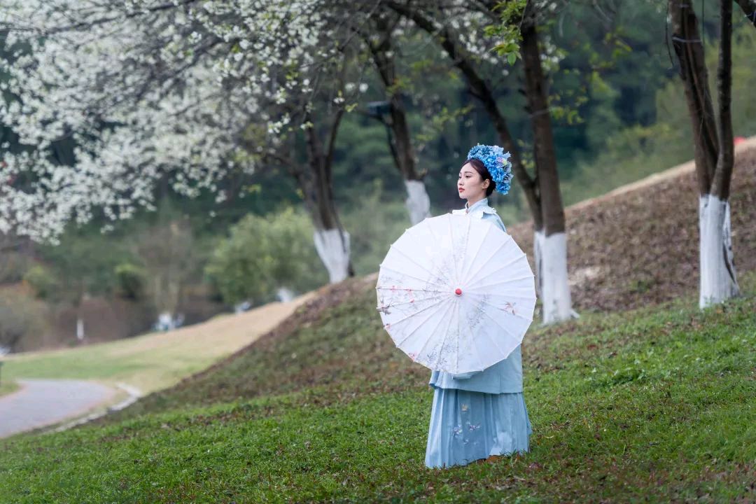 刘晁林《踏青》（图3）