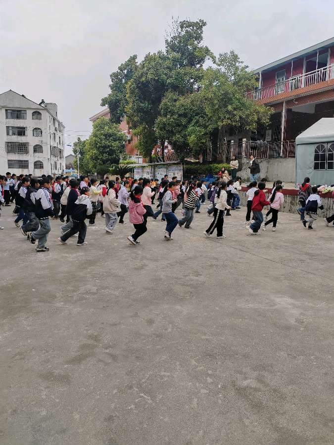 金色中国《涂写在家乡的容“兵”深情》（图5）