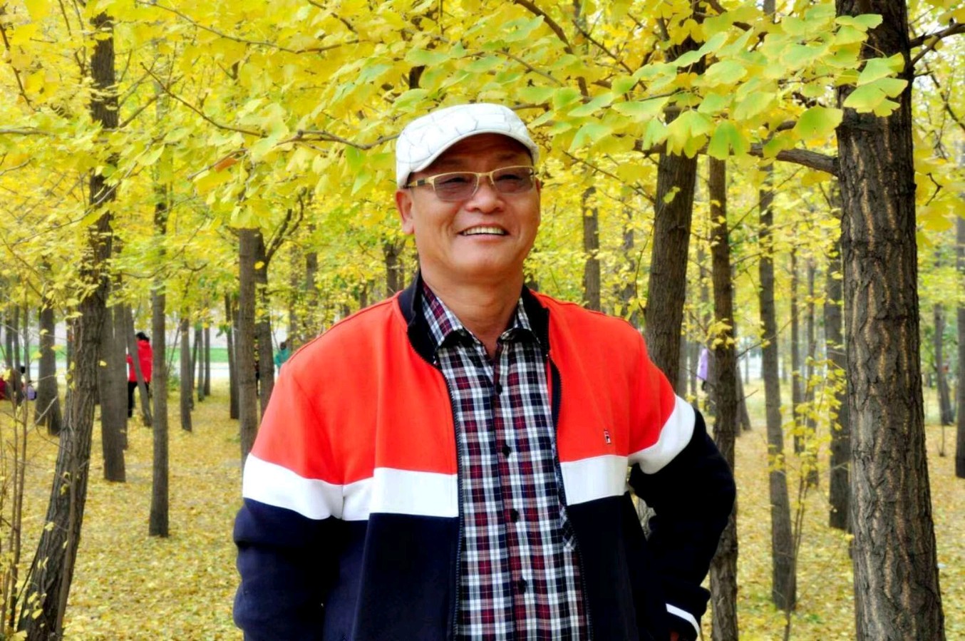 请欣赏六位金牌主播倾情朗诵郑广伟老师的作品《娘是我人生的镜子》编辑//海纳百川【中国长江文学社】有声文学平台【第8218期】（图10）