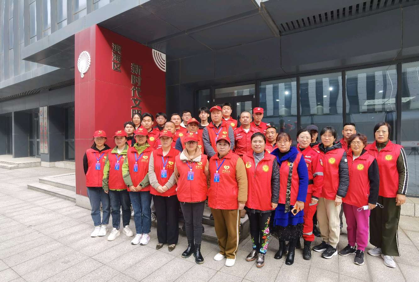 参观往届志愿服务四个最美展示活动视频配图新闻∽潍坊滨海（图2）