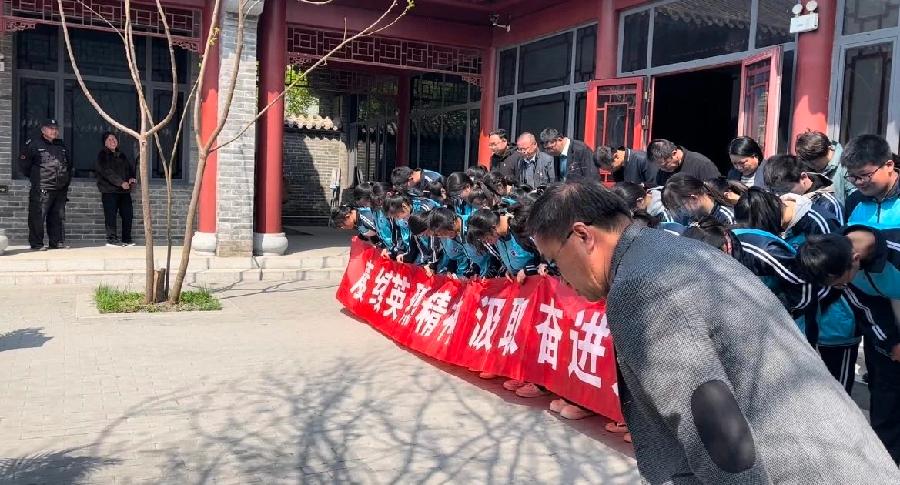 赓续英烈精神 汲取奋进力量——聊城四中开展清明祭英烈主题活动(图8)