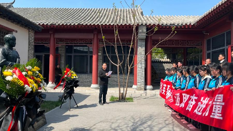 赓续英烈精神 汲取奋进力量——聊城四中开展清明祭英烈主题活动(图9)