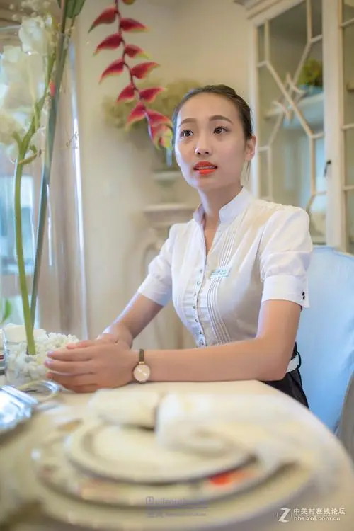 请欣赏四位金牌主播倾情演绎黄金鑫老师的微小说《买一赠一》编辑//海纳百川【中国长江文学社】有声文学平台【第8365期】（图4）