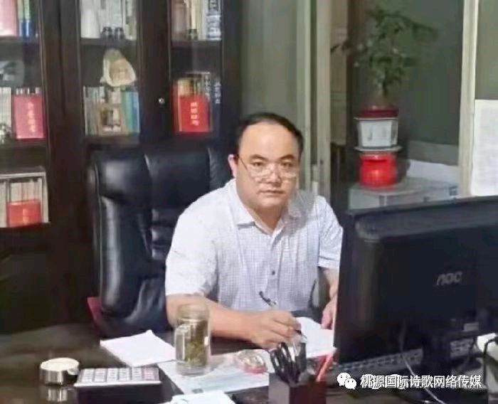 《清明，相信尘埃里会开出一朵花》作者:褚向平【主播:青苗】【桃源国际诗歌文化传媒】用声音传递温暖以诵读致敬人生♬（图8）