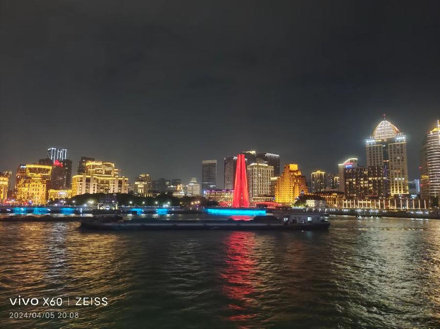 七律·夜游黄浦江（文/欧阳晖余）……莲叶之珠文学校（图3）