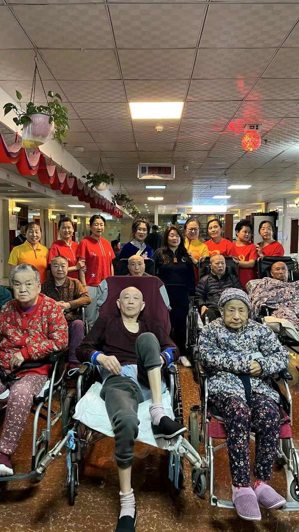 走进福惠园 老人开心颜——记八朵姐妹花艺术团慰问养老院演出（图3）