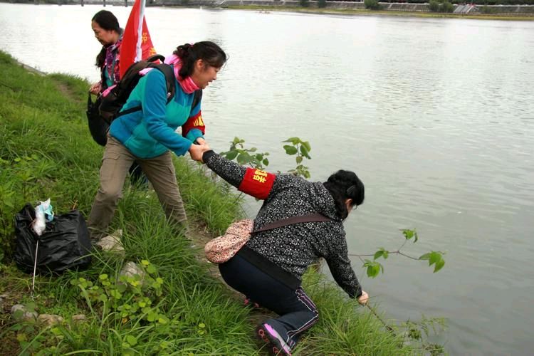 【专题推荐】杨武军//赞捡垃圾的志愿者（新韵）（图4）