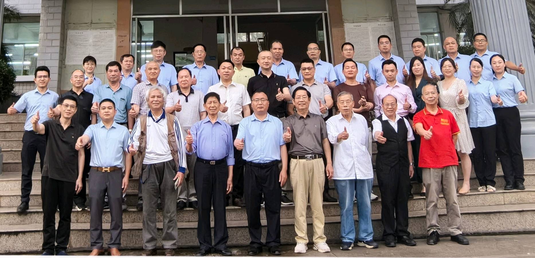 A.广西荔浦中学建校105周年乡友校友座谈会拾景∥B. 唐江.姚岚.莫天华.张七金.牛在坤.袁名中.晓言等文骚墨客唯美作品欣赏 ∥ 中国桂林都市漓江诗书画社微刊总(第155期)(图15)