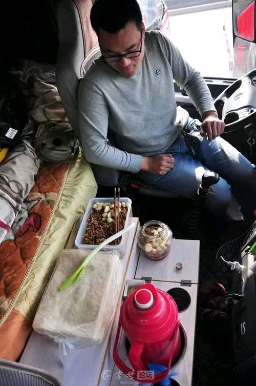 曹绍民的《快递司机》