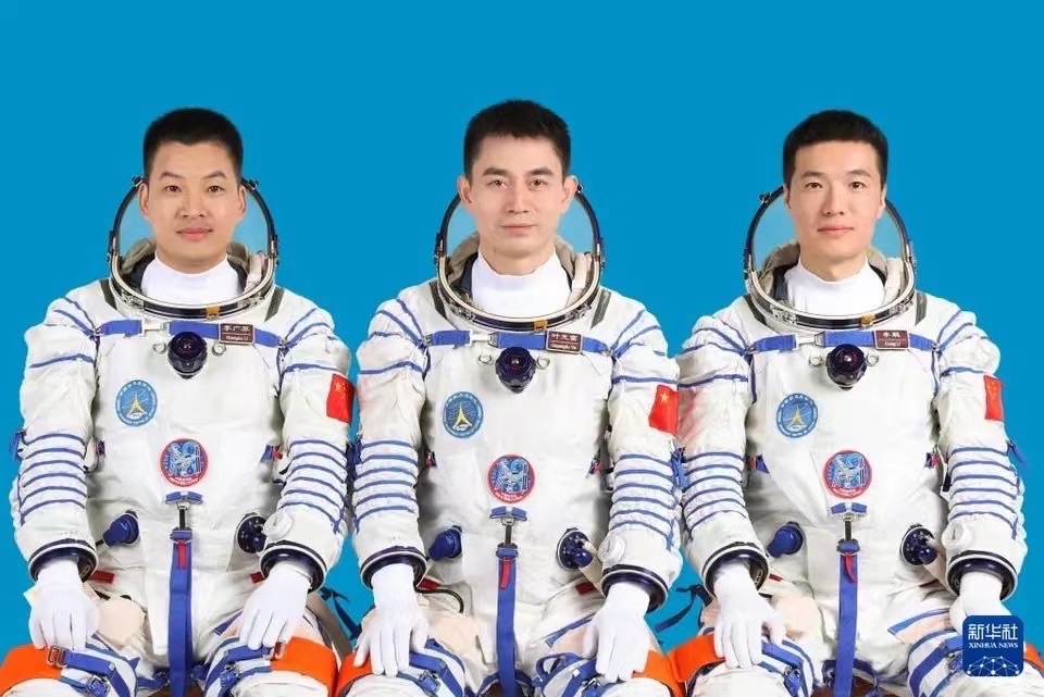 《中国航天日，神舟十八举》文：山之子（北京）诵：家明【长城总社】世界诗人名人展10931期（图3）