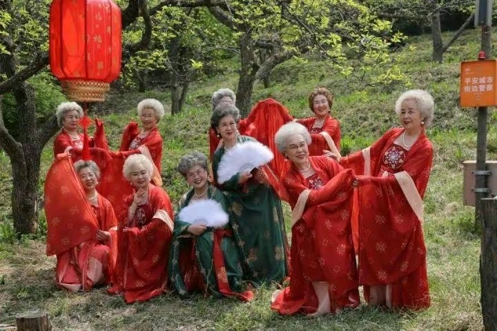 《山梨花》作者:田歌。配乐:东北方言诗解说《画面音乐》。[中国现代诗歌文化传媒]（图13）