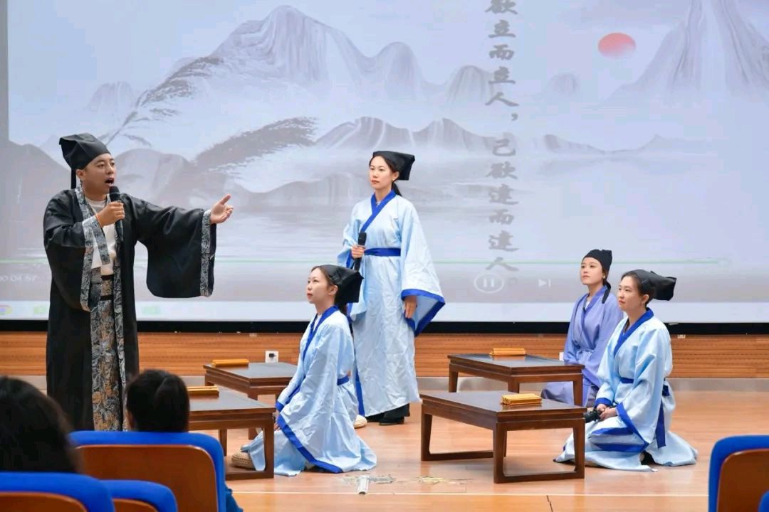 【允美教育集团】聚焦快乐读书吧 探讨整本书阅读策略——2024年西双版纳州允景洪小学语文节活动（图3）