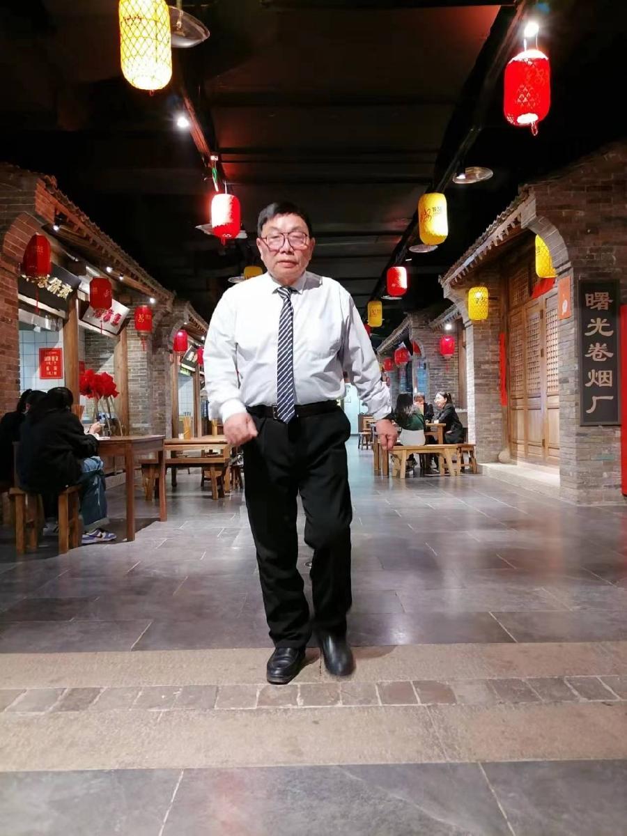 中英文双语现代诗11首|作者:梁雯|翻译:王佐臣(图2)